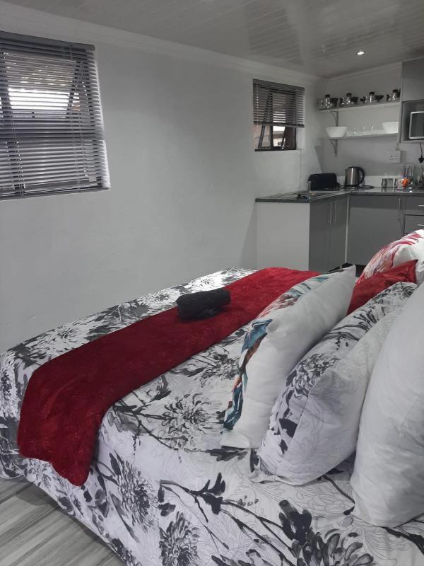 Ariah's And Self Catering Apartment *