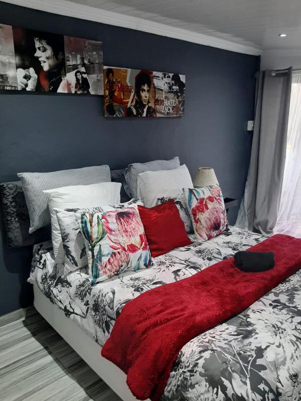 Ariah's And Self Catering Apartment *