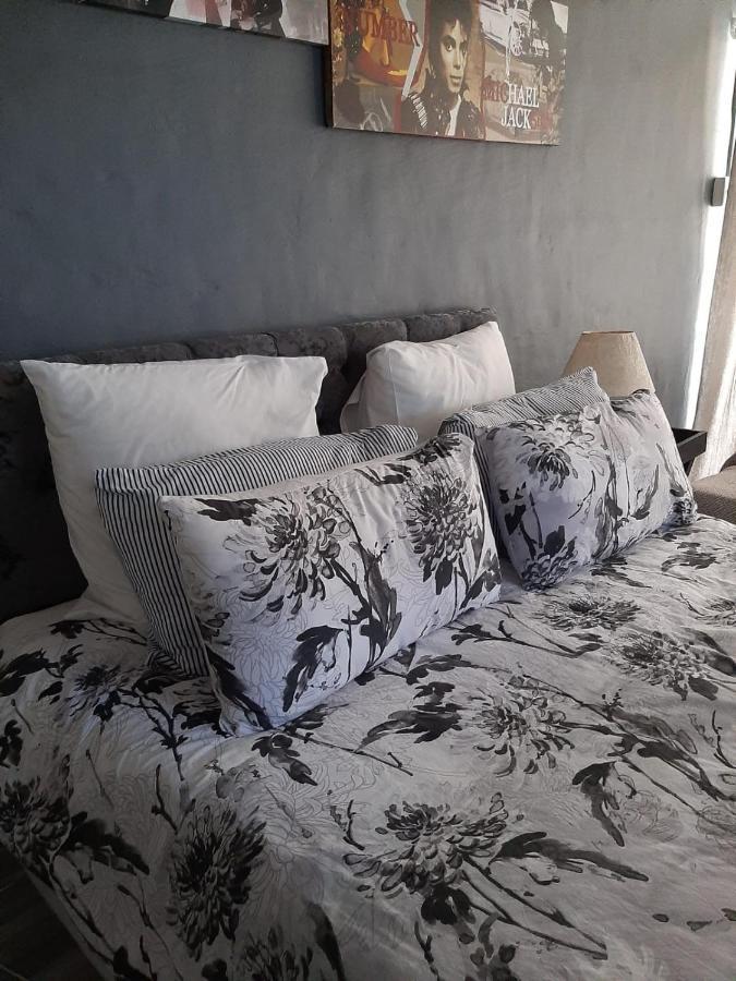 Apartment Ariah's And Self Catering *